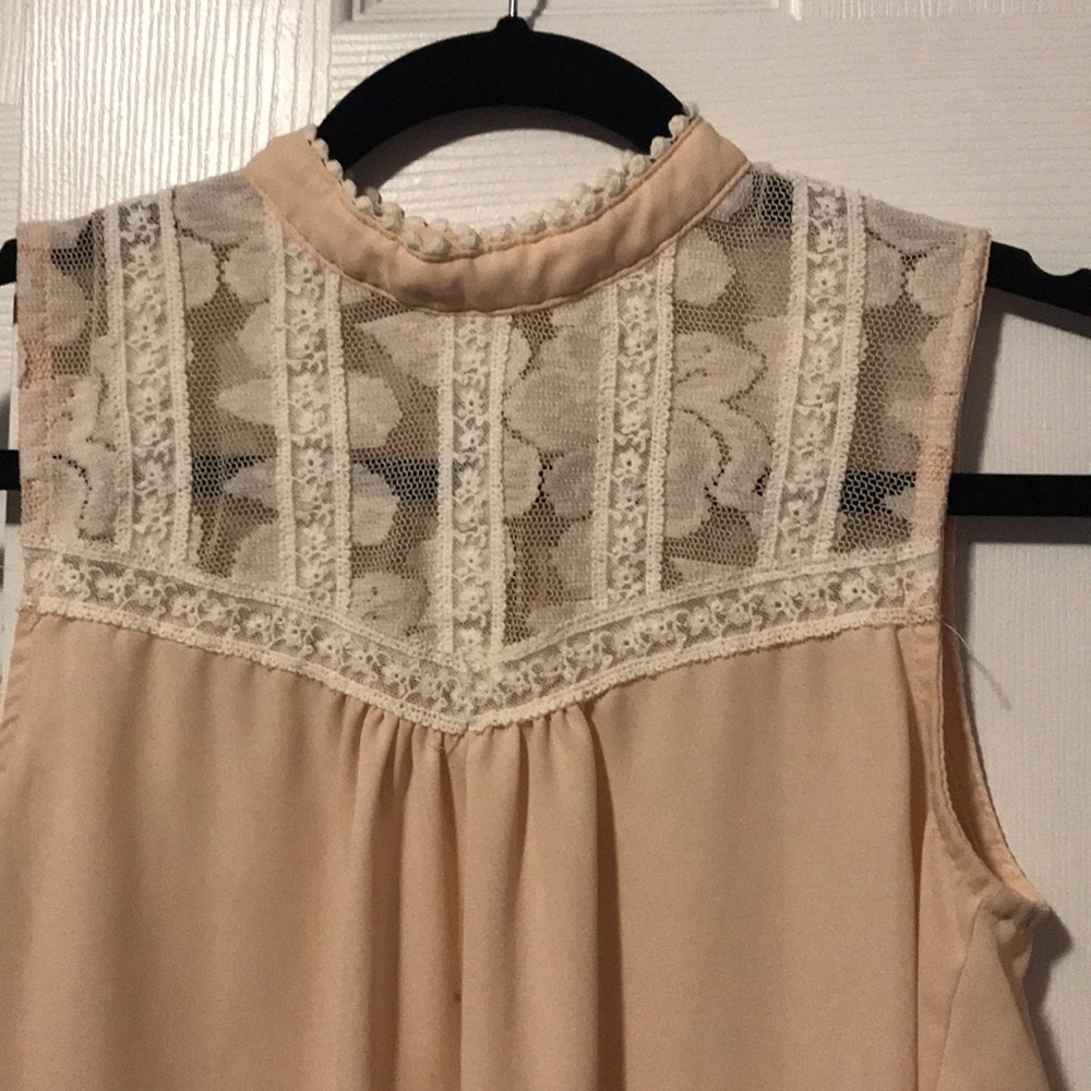 Beautiful lace tank top. Perfect piece!